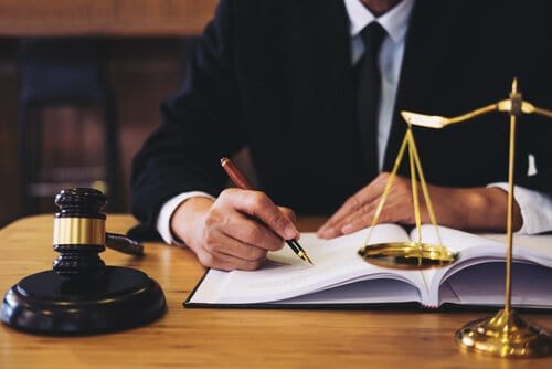 selecting-the-best-personal-injury-lawyer-for-your-case